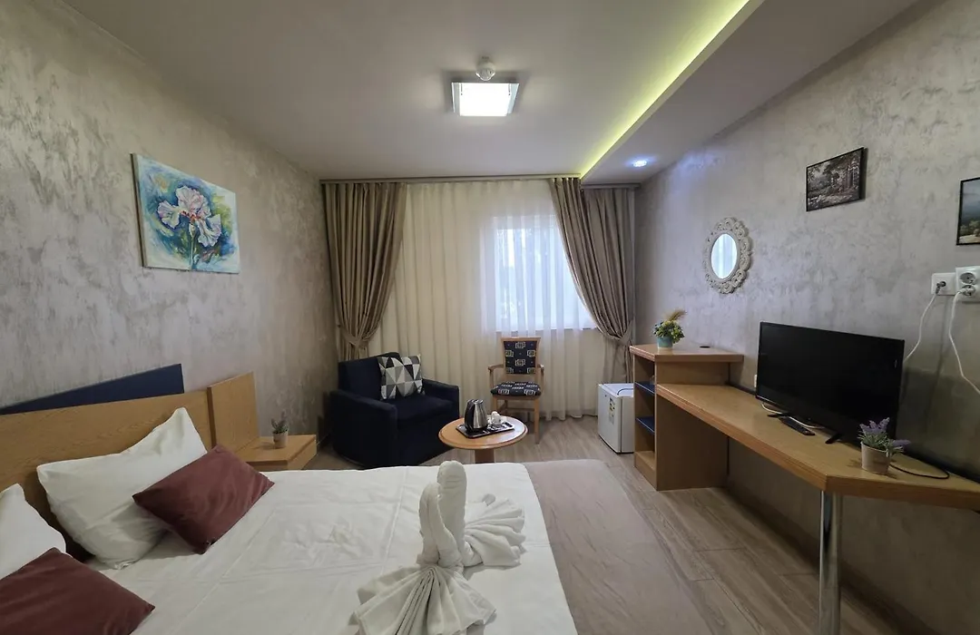 Iris Hotel-1